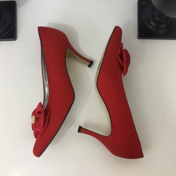 Touch of Nina Red Satin Heels, 9 1/2 M - Picture 4 of 7
